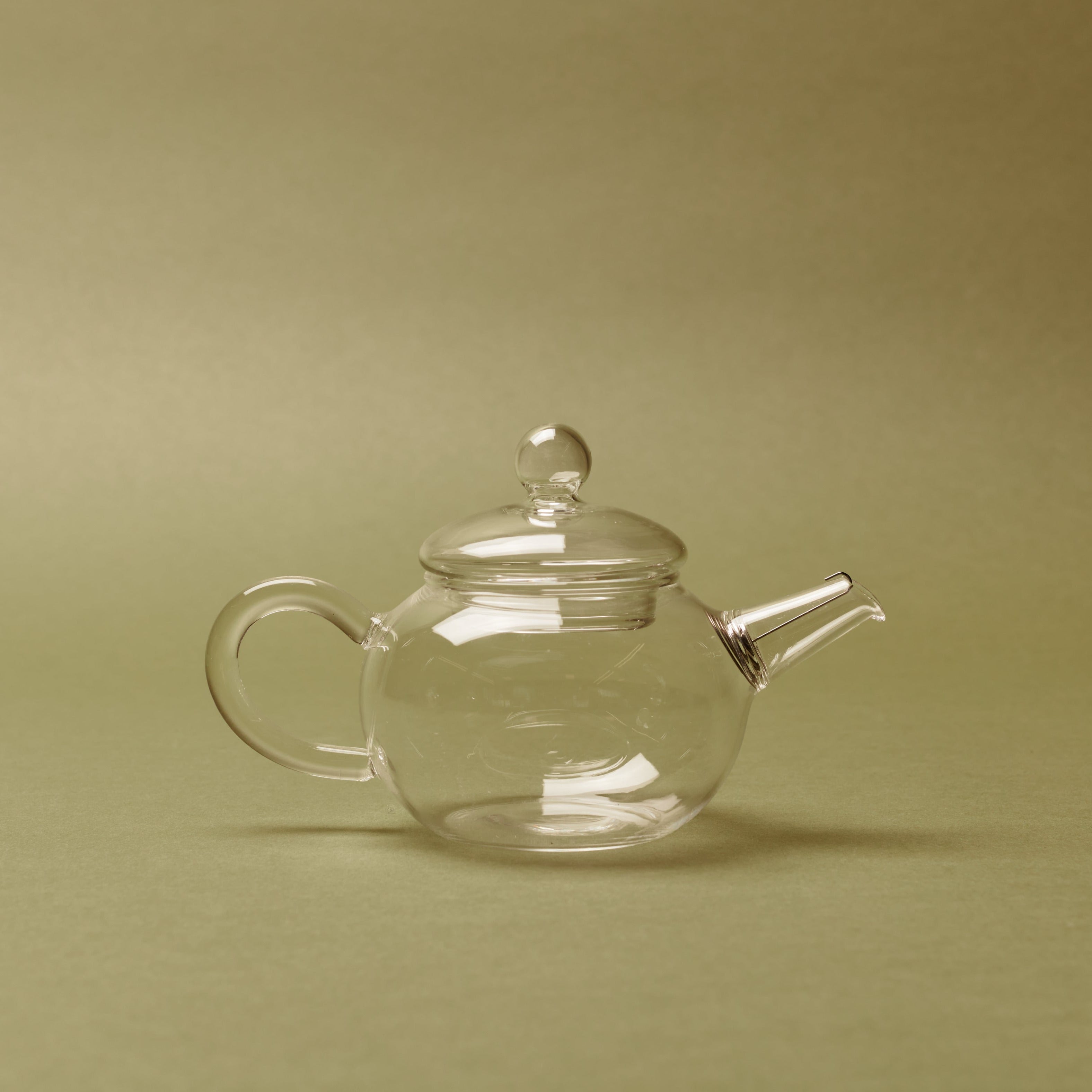 http://teawithtekuno.com/cdn/shop/products/hario-tasting-teapot-tekuno-product-4-2022-56.jpg?v=1654268122